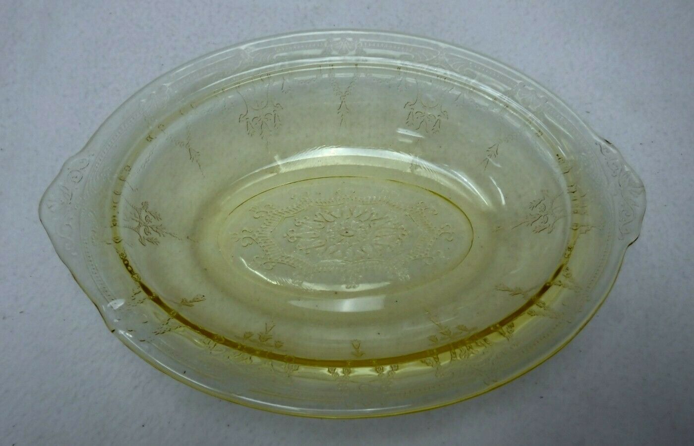 Anchor Hocking Crystal Cameo Yellow Pattern Oval Vegetable Serving Bowl - 10"